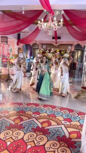 Riya Sharma Instagram - Jab jab kanha murli bajaye daudi aae Radha Rani 🙏🏻🤍

#krishnalove #harekrishna #radheradhe #radharani