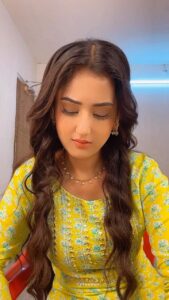 Riya Sharma Instagram - Mamla gambhir hain.

#reels #reelsinstagram #despression