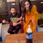 Rohit Suchanti Instagram - Pareshaan karke rakh Diya hai 🤣🤣🤣🤣 #reels #funnyreels #rishmi