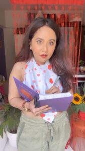 Roopal Tyagi Instagram - February mood! ♥️ 🤍 
Heart printed scarf - @april21closet 

#valentines #february #mood #love #hearts #cuteoutfits #valentinesdayoutfit