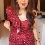 Roopal Tyagi Instagram - Aaj party rakhi hai 🎉🤪🎶🍨 #funnyreels #partywear