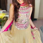 Roopal Tyagi Instagram - Pretty lehenga na? 🥰 Buy this now @april21closet ✨ #sustainablefashion #rehome #thriftindia #lehenga #heavy #mirrorwork