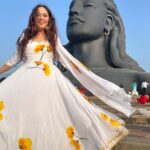 Roopal Tyagi Instagram - 🕉️ उतरे मुझ में आदियोगी #haveablessedday #aumnamahshivaya #harharmahadev Adiyogi Shiva Statue