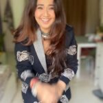 Roopal Tyagi Instagram - Yeh toh galat baat hai 🤣😂 #funnyreels #laughtersunday