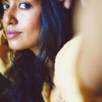 Roshini Haripriyan Instagram - மஞ்சள் நிற மலர் 🤍 #selfportrait #roshniharipriyan Chennai, India