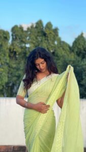 Roshini Haripriyan Instagram - காதல் <3

Saree from @labelpavishka

#impromptu 
#roshniharipriyan