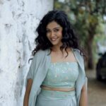 Roshini Haripriyan Instagram - Kadhal kappal 🤍🫰🏽 📷 @snipershotphotography @laavanya_prol_ 👗 @sindira_by_swethaindiran @swethaindiranstylist #roshniharipriyan #cookwithcomali Chennai, India