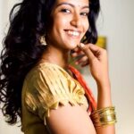 Roshini Haripriyan Instagram - Bring out your rose glow on this auspicious occasion of Tamil Puthuaandu! See how Dabur Gulabari is a part of Roshini’s daily skincare regimen & how she uses it for special & festive occasions.#DaburGulabari #RoseWater #TamilNewYear #Hydratingskin #Skincare #Cleansers #Toner #RadiantBeauty #RoseGlow #skintoner