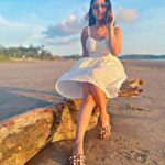 Roshmi Banik Instagram - Golden Hour..! ⚜️