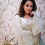 Roshmi Banik Instagram - When’s Diwali you said?!?!?! 🤩🪔💥 . . . 📸 @iam_rajinamdar . . Styled by @shopruzhan . . #diwali #diwali2022 #lights #crackers #festivewear #festival #festivevibes