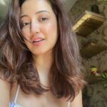Roshmi Banik Instagram - Yes, I woke up like this! ☕️ . . . #saturday #skincare #natural #weekend #eyes #selfie