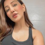 Roshmi Banik Instagram - What is the one message that only you can give? . . It’s your story! . . #thursday #selfie #love #happy