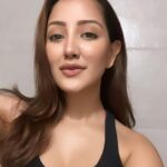 Roshmi Banik Instagram - What is the one message that only you can give? . . It’s your story! . . #thursday #selfie #love #happy
