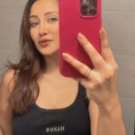 Roshmi Banik Instagram - What is the one message that only you can give? . . It’s your story! . . #thursday #selfie #love #happy