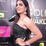 Ruhi Chaturvedi Instagram - अबाउट लास्ट नाईट . #goldawards2019 . . Styled by @shailjaanand Outfit by @jadorebyparul Jewellery by @the_jewel_gallery Assisted by @aryasingh0311 . Pic by - @manishmischief . . . #mustbeareasonwhyiamqueenofmycastle