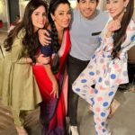 Rupali Ganguly Instagram - FRIYAAYYYY..!🕺🏻💃 . . . . . #anupamaa #funonset #bts #behindthescenes #tgif #fun #starplus #directorskutproduction #rupaliganguly #sagarparekh #ashleshasawant #nishisaxenaa #trending #dancereel #reelitfeelit Mumbai, Maharashtra