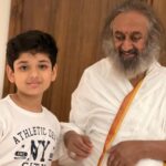 Rupali Ganguly Instagram - “The magic is that, a person who wants nothing will receive everything “ Blessed and Humbled to be in the presence of Gurudev Sri Sri Ravi Shankar 🙏🏻🙏🏻 @artofliving @srisriravishankar @neetumahaveerjain and #mahaveerjain thank you for giving me the opportunity to meet him🙏🏻🙏🏻 @kaushal_j thank you 🤗 #gratitude #blessed #srisriravishankar #blessed #rupaliganguly #anupamaa #love #light #monday #rudranshverma #instagood #lategram #jaimatadi #jaimahakal @vivek.jain.1213 @directorskutproduction