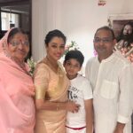Rupali Ganguly Instagram - “The magic is that, a person who wants nothing will receive everything “ Blessed and Humbled to be in the presence of Gurudev Sri Sri Ravi Shankar 🙏🏻🙏🏻 @artofliving @srisriravishankar @neetumahaveerjain and #mahaveerjain thank you for giving me the opportunity to meet him🙏🏻🙏🏻 @kaushal_j thank you 🤗 #gratitude #blessed #srisriravishankar #blessed #rupaliganguly #anupamaa #love #light #monday #rudranshverma #instagood #lategram #jaimatadi #jaimahakal @vivek.jain.1213 @directorskutproduction