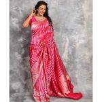 Rupali Ganguly Instagram - ꜱɪx ʏᴀʀᴅꜱ ᴏꜰ ᴘᴜʀᴇ ɢʀᴀᴄᴇ . . . . . . . . . . . . . Look Director : @rajitkumra Stylist : @nehaadhvikmahajan Saree By : @neerusindia Jewellery By : @tikamdasmotiramjewellers Make Up : @jayprakashpal20 #lokmatdigitalcreatorawards #anupamaa #rupaliganguly #jaimatadi #jaimahakal Mumbai, Maharashtra