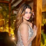 Saba Khan Instagram - Jehda Nasha Nasha Teri Akhaan Vichon Aave Mainu ❤️ . . Mua - @ansarireshma_makeup . #aboutlastnight #sabakhan