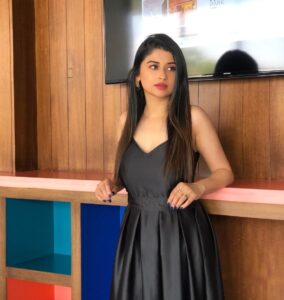 Saba Khan Instagram - Warning ⛔️- Pls dnt fall for me 🚨 
.
.
.
#sabakhan #live #love #happiness