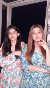 Saba Khan Instagram - Let’s do a quiz @somikhan_ks 
.
.
.
Outfit - @krayaofficial 
.

#khansisters #sabakhan #somikhan