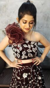 Saba Khan Instagram - Sajna hai mujhe sajna ke liye 🥰
.
Outfit & jewellery - @shivayu_official 
Mua - @rj_makover 
.

@mxtakatak #mxplayer #saba
