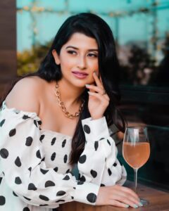 Saba Khan Instagram - The best is yet to be 💯
.
.
Outfit - @aachho 
Camera 📸- @photographyhsquare 
Mua - @lakme.academy.jaipur & @namitashaktawatmua 
.
.
#sabakhan.