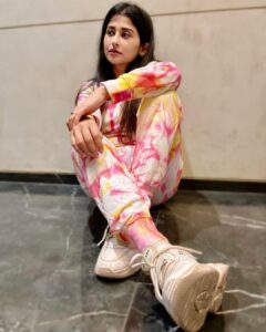 Saba Khan Instagram - The less you give a dam the happier you will be 😘
.
.
Outfit- @sallu_store_ 
.
.
#sabakhan #happiness