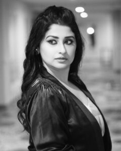 Saba Khan Instagram - The eye should learn to listen before it looks 
.
.
.
 📸 - @skymedia19 
.
.
#sabakhan