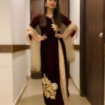 Saba Khan Instagram - Jumma Mubarak . . Outfit & Jewellery @shivayu_official . . #sabakhan #jummahmubarak #muharram #khansisters