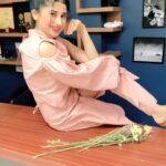 Saba Khan Instagram - Kaun hai wo pardesi 🥰 . . . #instareels #instagramreels #instagramreelsindia #ekpardesimeradillegaya
