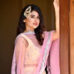 Saba Khan Instagram - Life is a gift.. let it flow 💗 n let it go . . . #sabakhan #positivevibes #letitgo
