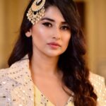 Saba Khan Instagram - Look in the mirror that’s your competition 💗 . . . #sabakhan