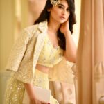 Saba Khan Instagram - Be radiant as sun 💗 . Outfit- @niira_by_as Styling @mydesipandora Makeup @makeuptalesbychitrangi Hair @makeupdiariesbysakshisharma PC - @photographyhsquare @studiocitylights Location- @vijayranpalace . . #sabakhan #sabakhanfam