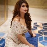 Saba Khan Instagram - Your heart knows the way. Run in that direction ❤️ . . #sabakhan #valentinevibes