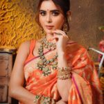 Sana Sayyad Instagram - NAVRATRI:- DAY 7 featuring @sana_sayyad29 as the Modern Indian Goddess where she represents the color ORANGE 🧡 . Shoot Concept & Designed By:- @nehaadhvikmahajan @bridalsbynam . 💄MUA , Hair & Styling :- @nehaadhvikmahajan . 🥻Saree :- @kankatala_ . 💍Jewelery :- @pooja_diamond . 🎥:- @abhay_r_kirti . Makeup :- @maybelline . Managed By :- @allboutcommunication . #sanasayyad #makeup #ootd #nehaadhvikmahajan #makeupbyme💄 #nammakeovers #bride #to #be #bridal #look #bridalmakeupartist #destinationweddingmakeupartist #weddingmakeup #hair #hairstyling #nammakeovers #bollywood #television #makeupartist #mumbai #traveller #all #over #the #globe