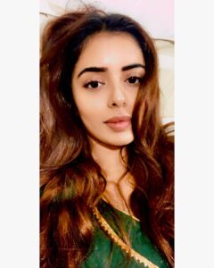 Sana Sayyad Instagram - Felt cute might delete later 💚
Outfit @bunaai