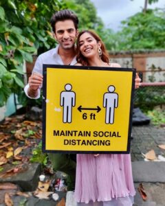 Sana Sayyad Instagram - Do pyaar ke panchi phans gaye in ek angana ... phir toh Pyaar karona 😅 
it’s so stimulating and spine tingling to get to perform with @mohitmalik1113 . Always proficient at his job 🙌🏼💪🏼 lockdown ki love story coming to your screen to make you’ll laugh and love this 31st august , 7PM only on @starplus and @disneyplushotstar 
#lockdownkilovestory 

PS - this is a BTS picture we managed to click in between the shots so I hope ya’ll take it in good faith 🤘🏻 Yolo