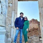 Sana Sayyad Instagram - Touristy Shenanigans with My Gang ❤️ #imaadshamsi #sanasayyad #nehaadhvikmahajan #adhvikmahajan #turkey #blessed #gratitude Ephesus Ancient City