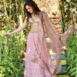 Sanaya Irani Instagram – Feeling pretty in pink ☺️☺️.
#bts dholna 

Outfit @gopivaiddesigns