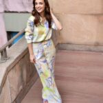 Sanaya Irani Instagram - For #cybervaar promotions. Coming to your screens on the 10th of June only on @voot. Make up @sachinmakeupartist1 Hair @jayshreethakkarhairartist Outfit @madaboutfashion_kejal Jewelry @aquamarine_jewellery @avior.jewels Heels @paioshoes Stylist @stylebysaachivj Team @nehha_o @sanzimehta777 @styledbynikinagda @priyankasangale_