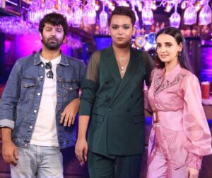 Sanaya Irani Instagram - Celebrating 10 years of the iconic #IssPyaarKoKyaNaamDoon with @sanayairani and @barunsobti_says this weekend on #ByInviteOnlyS2, Saturday at 7:30 pm ♥️🔥