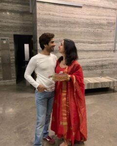Sanaya Irani Instagram - And it was a very Happy Karwachauth. Hope all you wonderful ladies had a good one 😊😊. @itsmohitsehgal