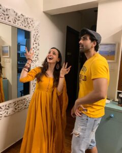 Sanaya Irani Instagram - Just a couple of mad hatters. Happy 40th my beautiful friend. I love that we had to take last minute fake candids so I would have a pic to post on your bday, but I guess that just means we r so busy having a good time that pictures just take a back seat. Here’s wishing you a lifetime of happiness, peace of mind, success in whatever you choose, better communication skills and fewer mood swings on your special day. 🍻 to capturing many many more mental(pun intended)pictures . Have a wonderful day you beautiful soul may you always be surrounded by mountains ⛰ and one day build your dream on top of it. Love you forever @iakshaydogra because you are #friendslikefamily ❤️❤️.