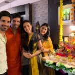 Sanaya Irani Instagram - Ganpati Bappa Morya 🙏🙏. Thank you all for the wonderful Darshan, the warm welcome and delicious food ❤️. @mahajankinshuk17 @divyakmahajan @ek_ek_ekoo @nehaswamibijlani @arjunbijlani .