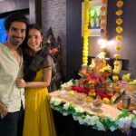 Sanaya Irani Instagram - Ganpati Bappa Morya 🙏🙏. Thank you all for the wonderful Darshan, the warm welcome and delicious food ❤️. @mahajankinshuk17 @divyakmahajan @ek_ek_ekoo @nehaswamibijlani @arjunbijlani .