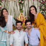 Sanaya Irani Instagram - Ganpati Bappa Morya 🙏🙏. Thank you all for the wonderful Darshan, the warm welcome and delicious food ❤️. @mahajankinshuk17 @divyakmahajan @ek_ek_ekoo @nehaswamibijlani @arjunbijlani .