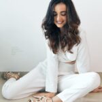 Sanaya Irani Instagram - Clicked by @ayushdas Make up @malcolm_m_fernandes Hair @shab_qureshi786 Styling @nakhrevakhre Asst stylist @fusionandfashion07 Outfit @white_by_dinaaz