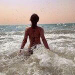 Sanaya Irani Instagram – Ocean drama 🌊 🌊. #lifeisbeautiful